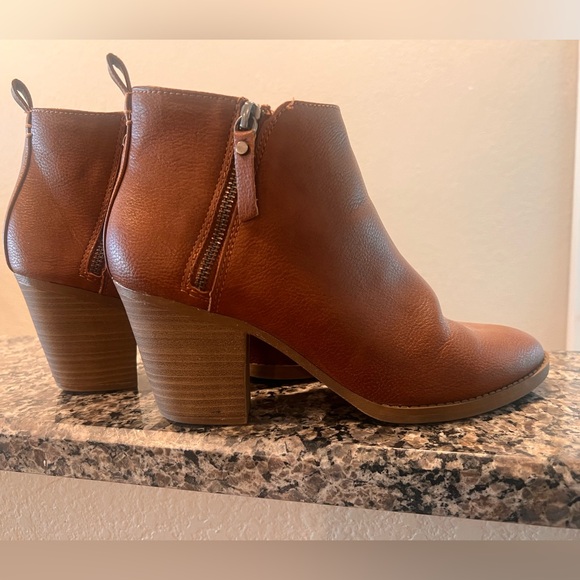 Universal thread brown boots - size 9.5 - Picture 2 of 5